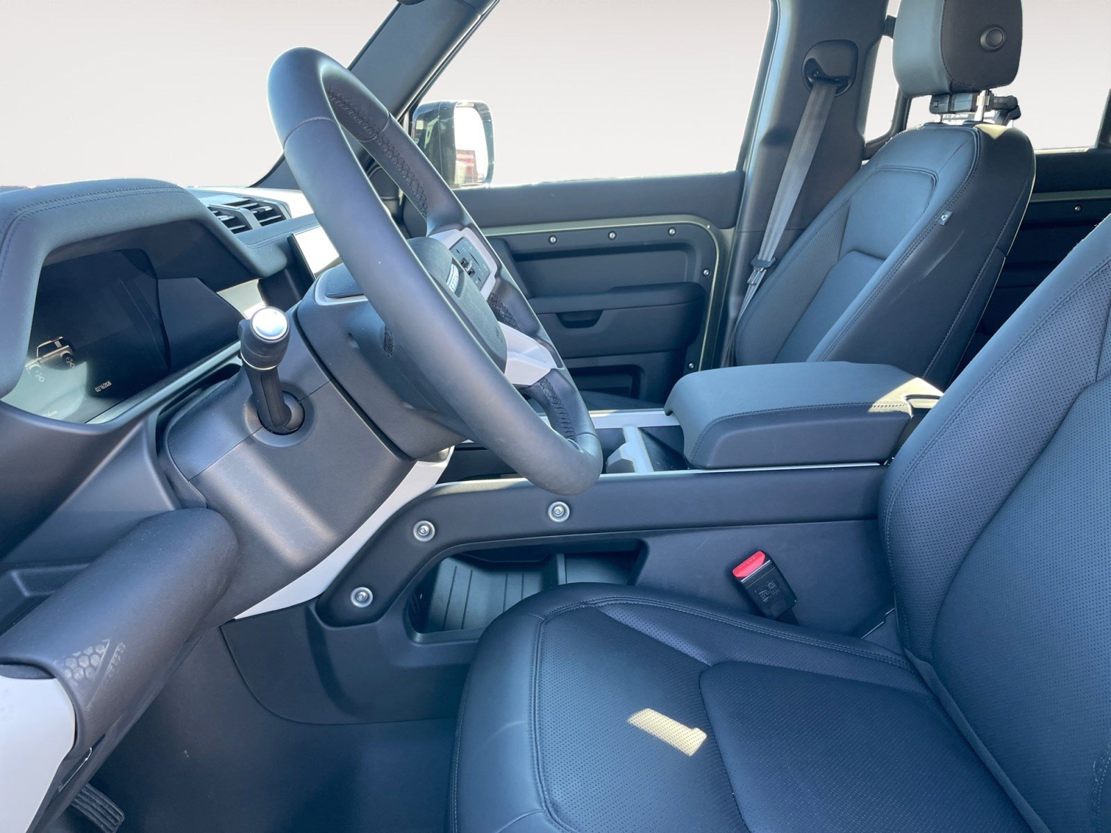 Used 2025 Land Rover Defender 110 S image 22