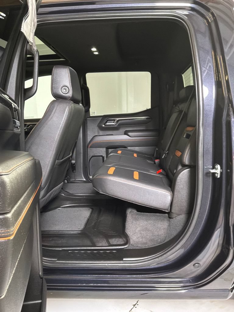 Used 2025 GMC Sierra 1500 AT4 w/ Technology Package AWD/4WD image 13