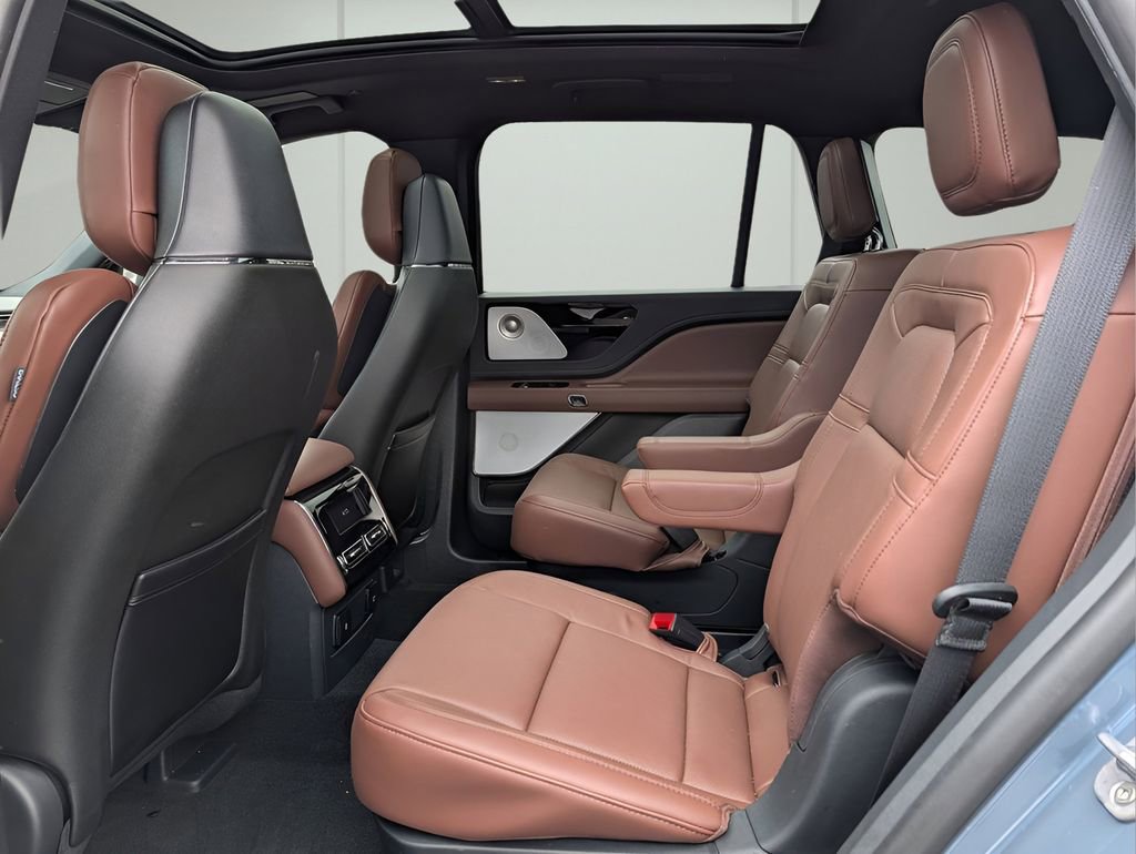 Used 2025 Lincoln Aviator Reserve w/ Luxury Package AWD/4WD image 10
