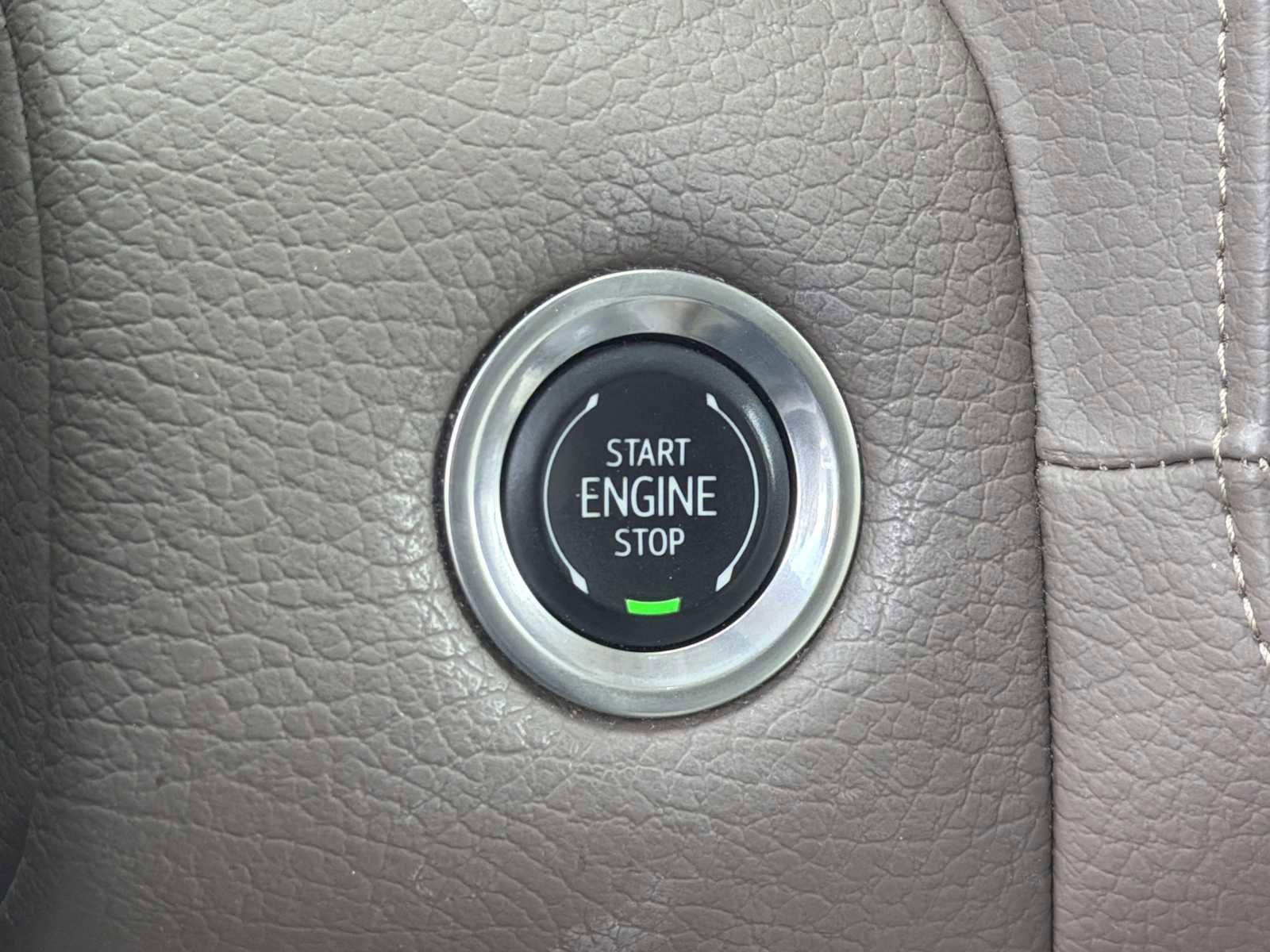 Used 2024 GMC Yukon Denali w/ Denali Reserve Package image 9