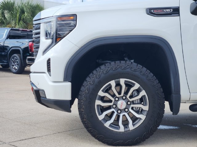 Used 2023 GMC Sierra 1500 AT4 w/ AT4 Premium Package AWD/4WD image 8