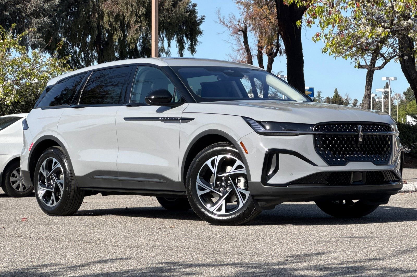 New 2026 Lincoln Nautilus Premier w/ Equipment Group 102A image 2