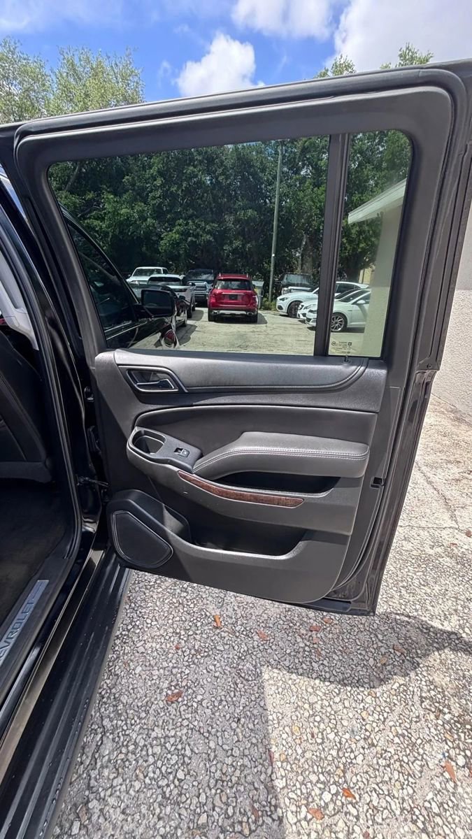 Used 2018 Chevrolet Suburban LT RWD image 17