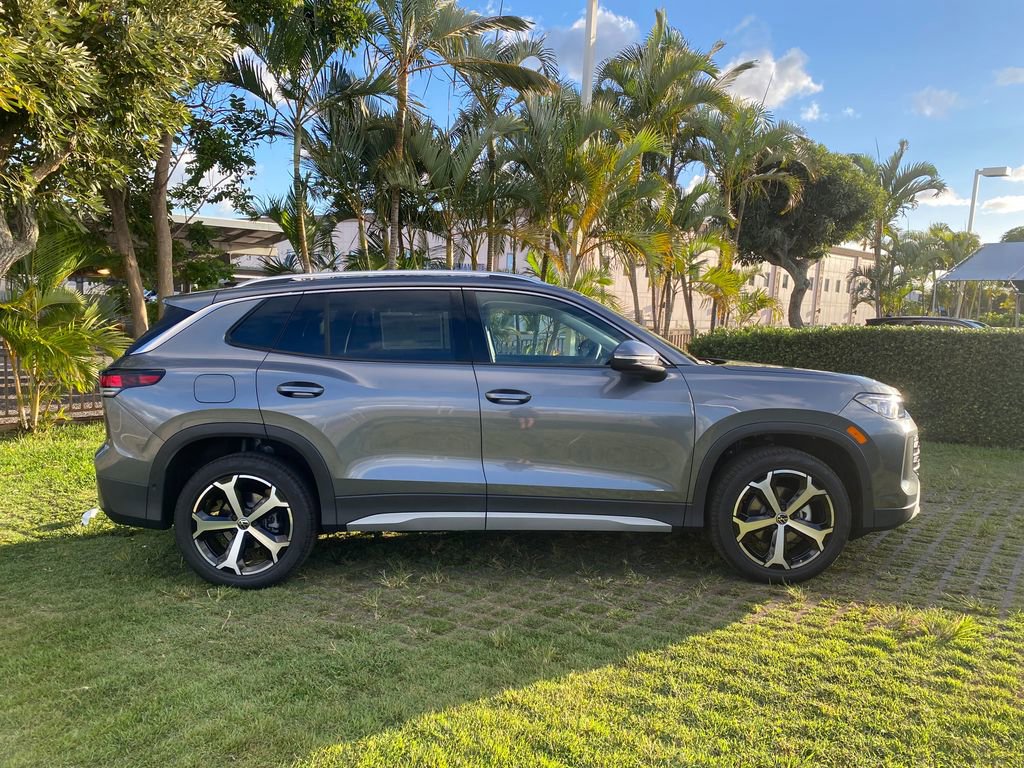 New 2025 Volkswagen Tiguan SE image 26