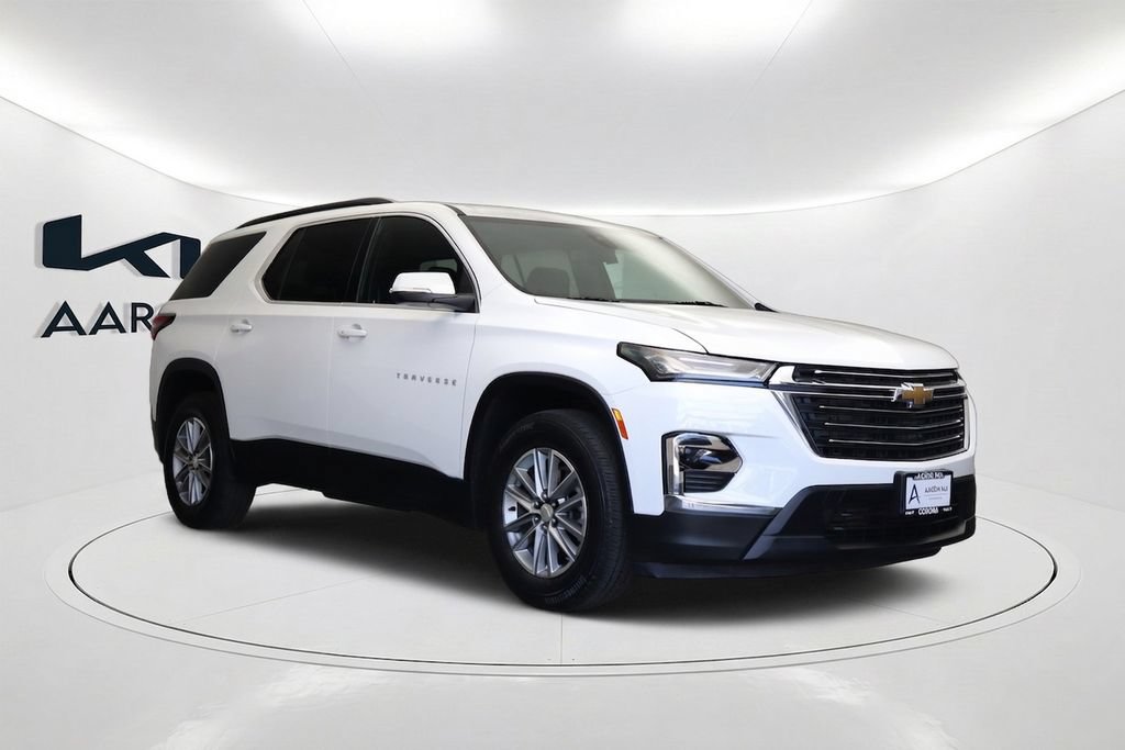 Used 2023 Chevrolet Traverse LT FWD image 3