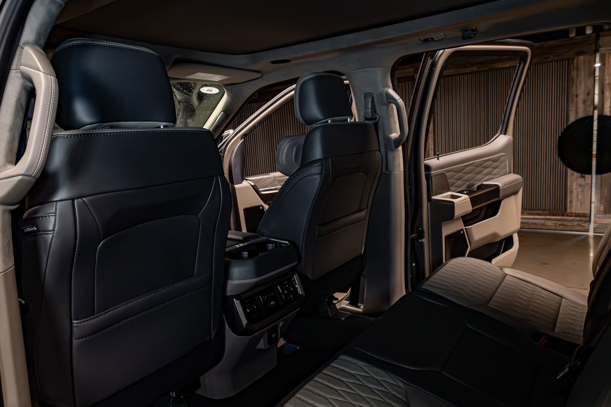 Used 2026 Ford F350 Platinum w/ Platinum Plus Package image 25