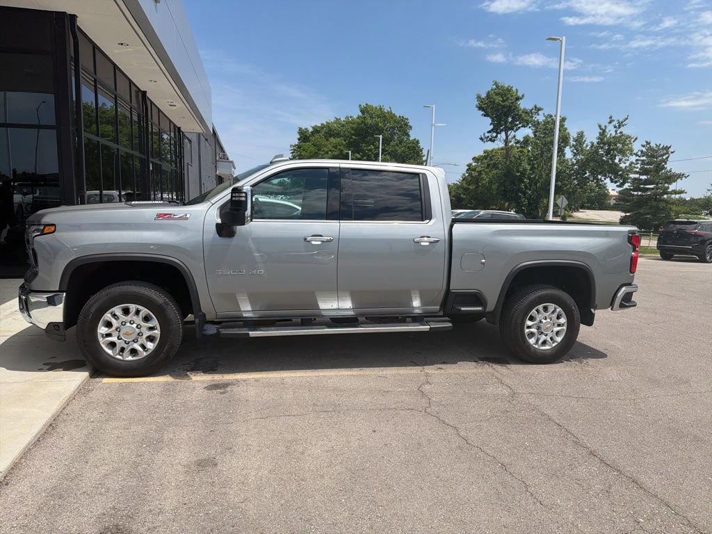 Used 2025 Chevrolet Silverado 3500 LTZ w/ LTZ Plus Package AWD/4WD image 1