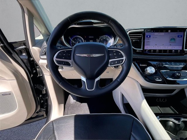 Used 2022 Chrysler Pacifica Limited FWD image 7