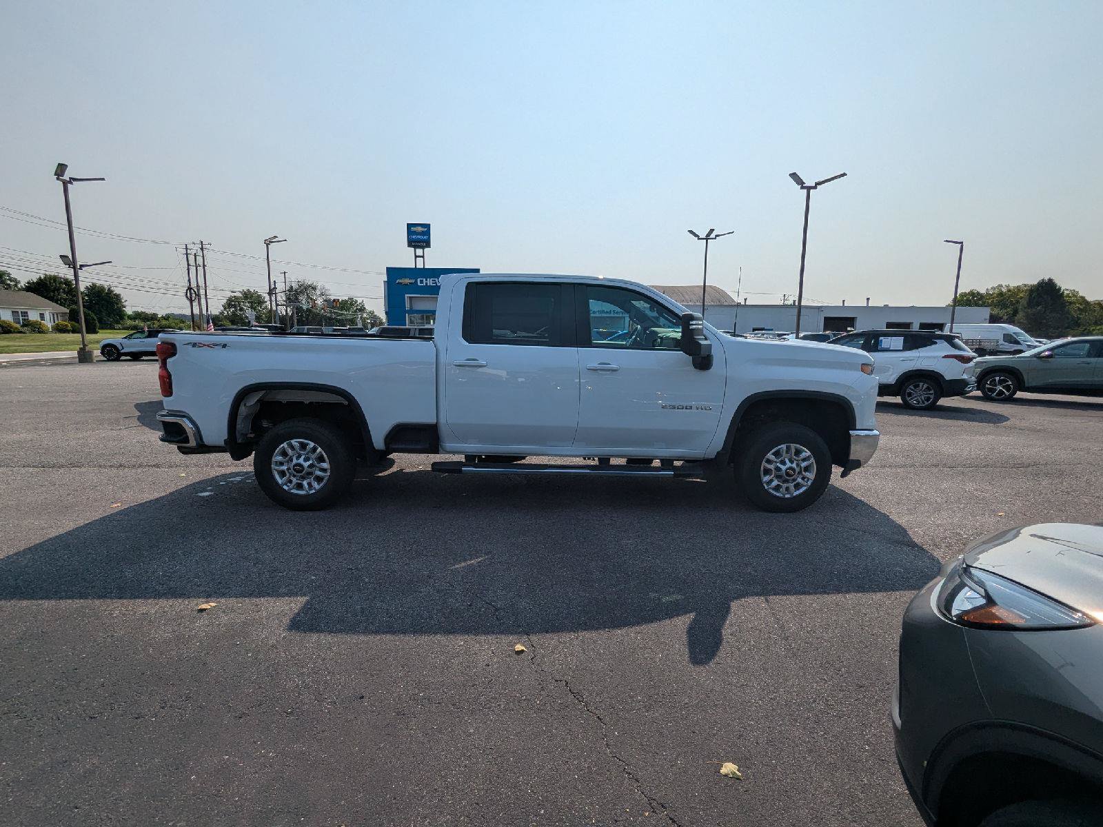 Used 2025 Chevrolet Silverado 2500 LT w/ Convenience Package AWD/4WD image 8