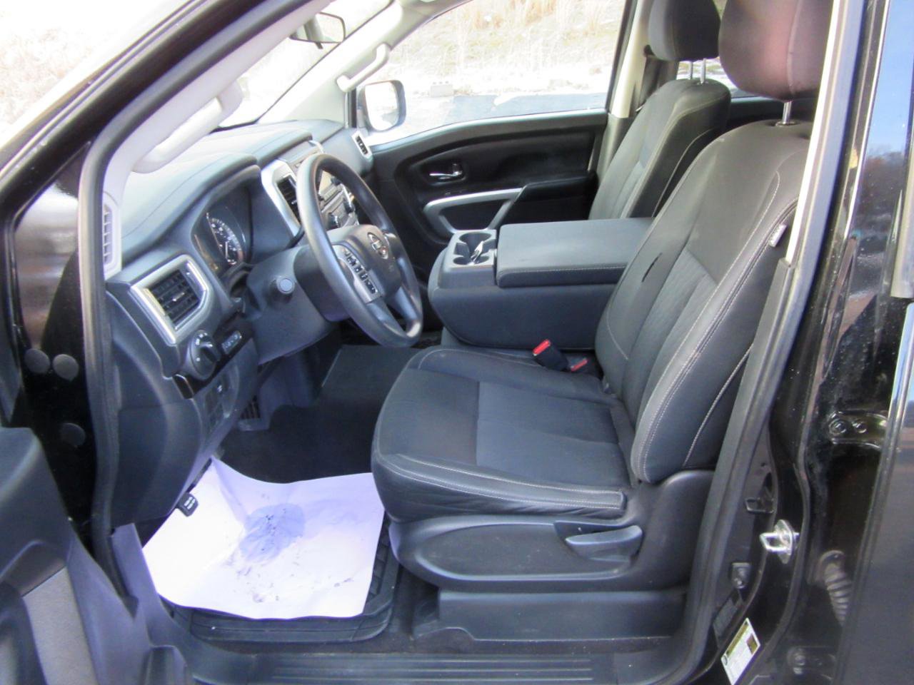 Used 2017 Nissan Titan SV image 9