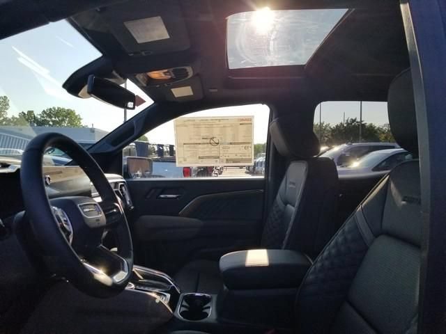 New 2026 GMC Canyon Denali w/ LPO, Denali Black Edition AWD/4WD image 8