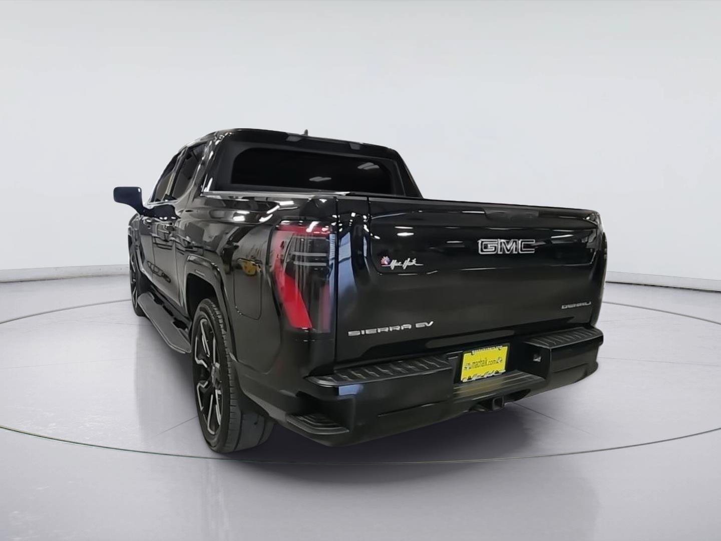 Used 2025 GMC Sierra EV Denali AWD/4WD image 7