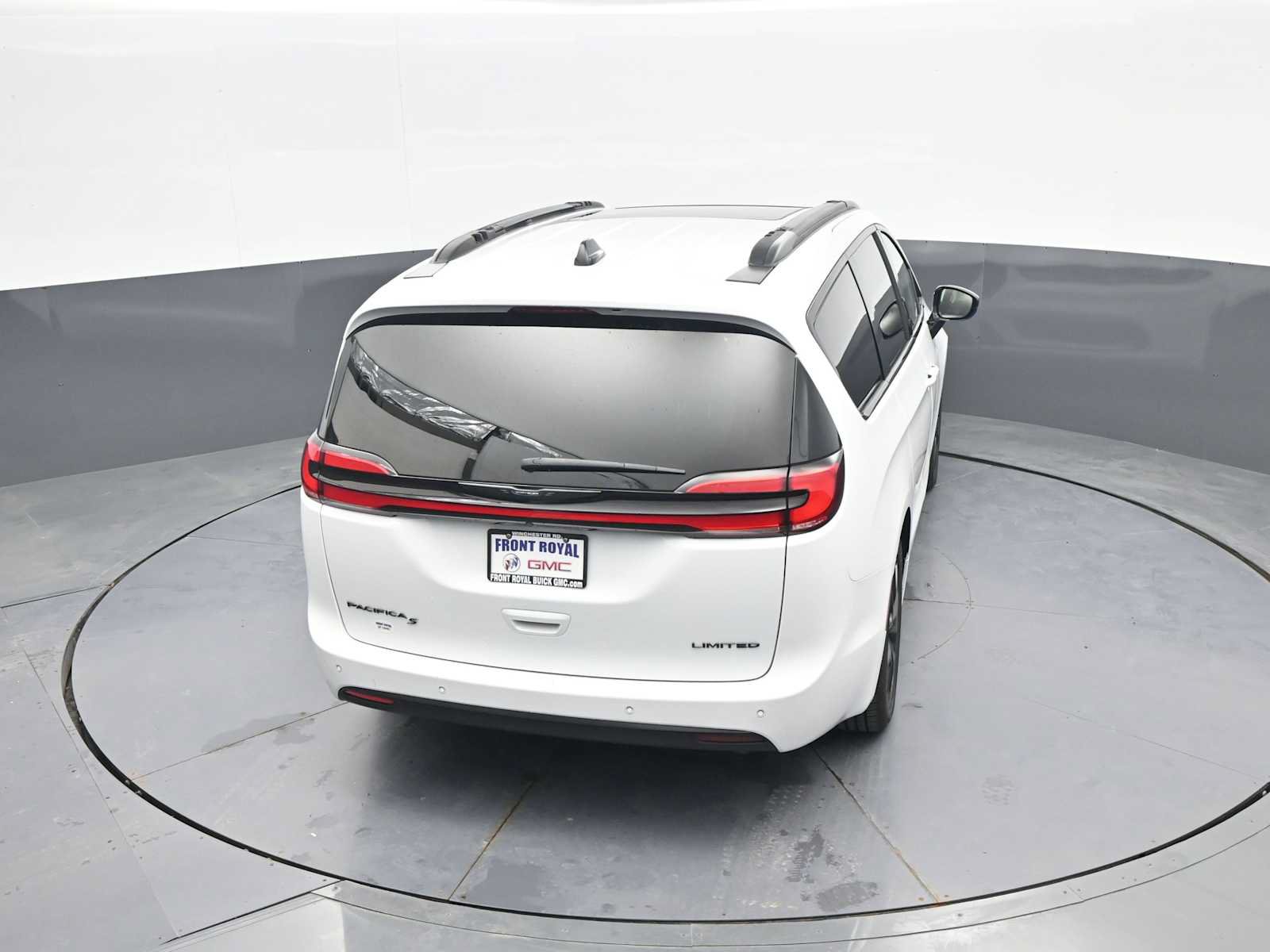 Used 2025 Chrysler Pacifica Limited FWD image 34