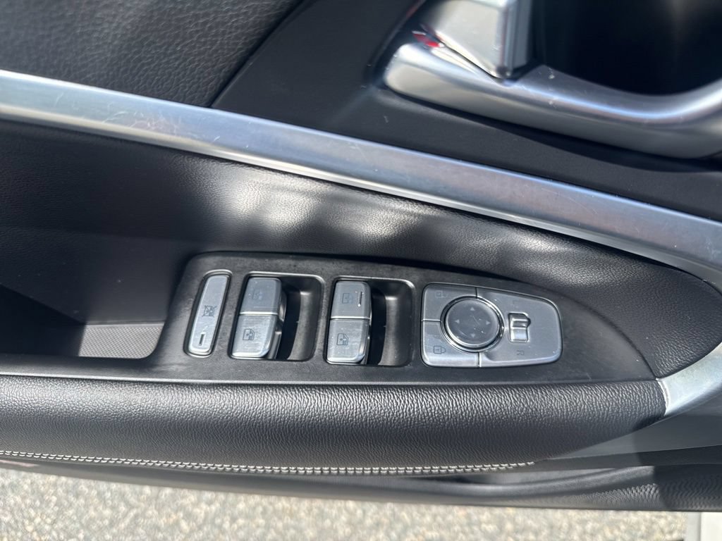 Used 2025 Genesis G70 2.5T AWD/4WD image 18