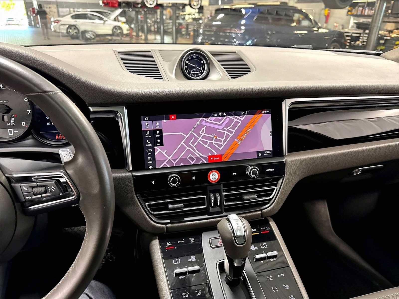 Used 2024 Porsche Macan w/ Premium Plus Package AWD/4WD image 18