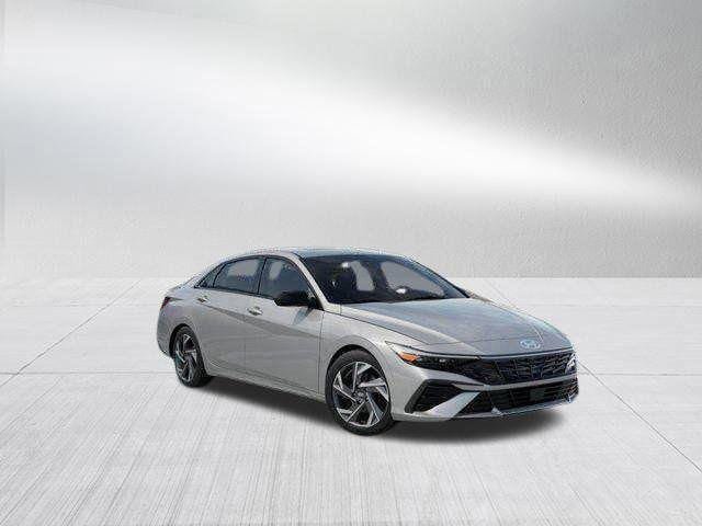 New 2026 Hyundai Elantra SEL Sport Premium FWD image 2