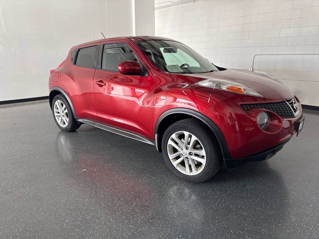 Used 2013 Nissan Juke SV image 2