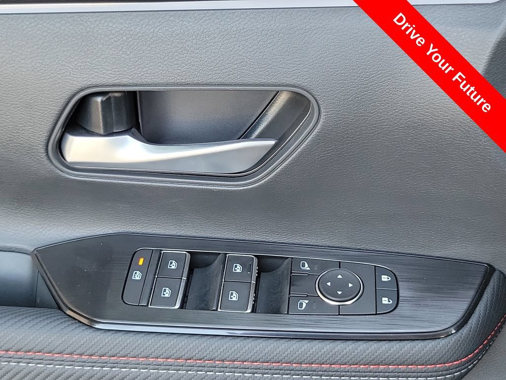 Used 2025 Nissan Kicks SR w/ SR Premium Package AWD/4WD image 15
