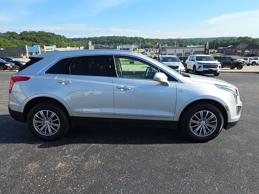 Used 2018 Cadillac XT5 Luxury w/ Driver Awareness Package FWD image 9