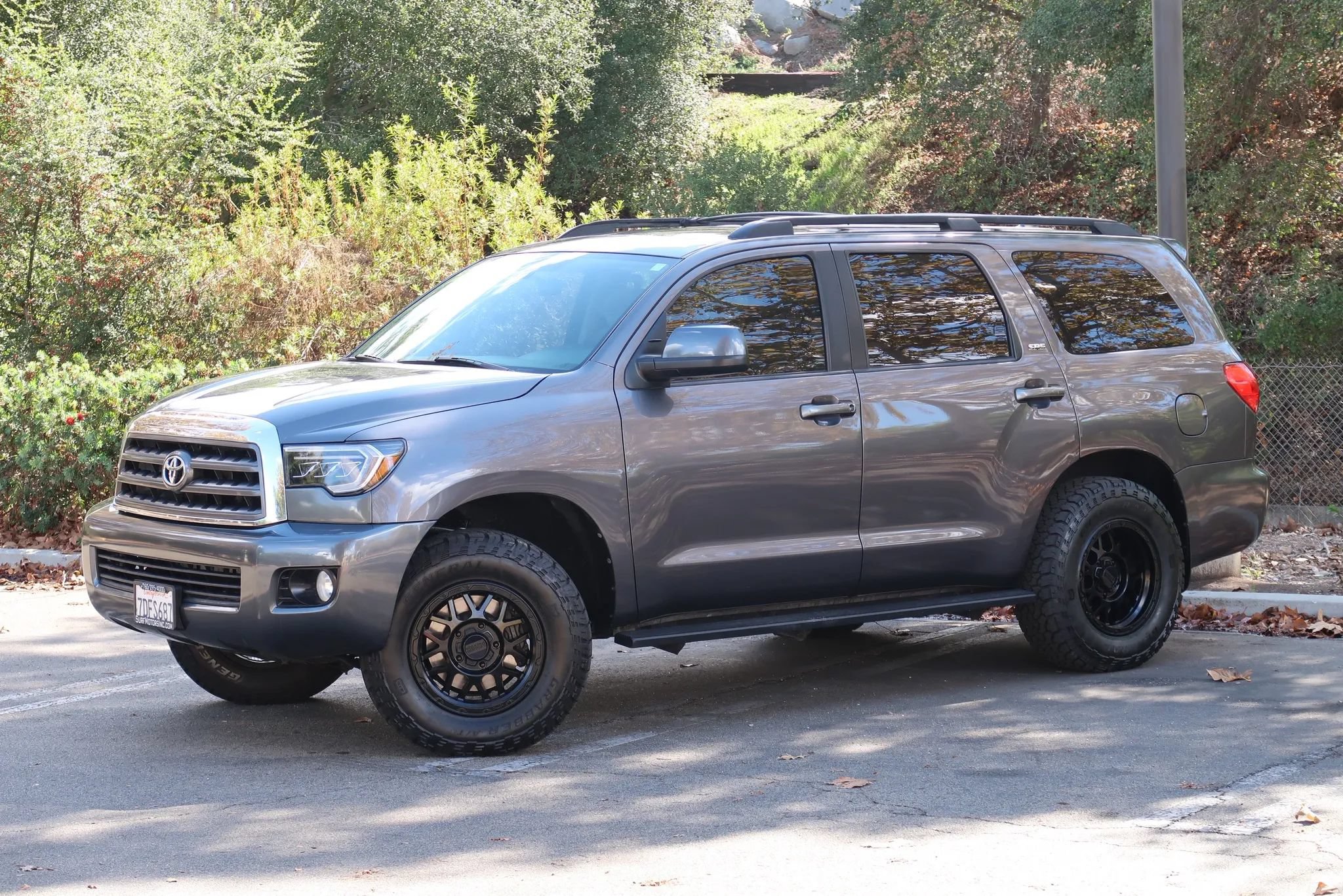 Used 2014 Toyota Sequoia SR5 AWD/4WD image 2