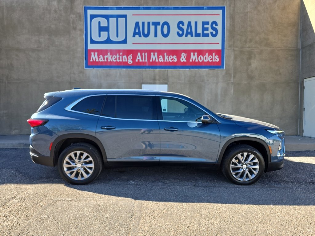 Used 2025 Buick Enclave Preferred image 4