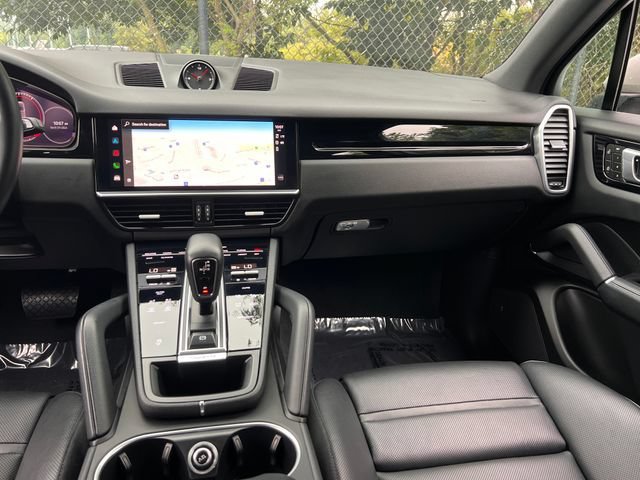 Used 2023 Porsche Cayenne AWD/4WD image 16