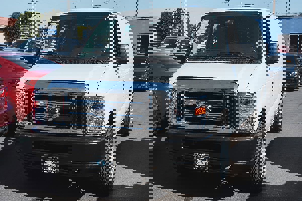 Used 2014 Ford E-150 and Econoline 150 w/ Power Group image 3