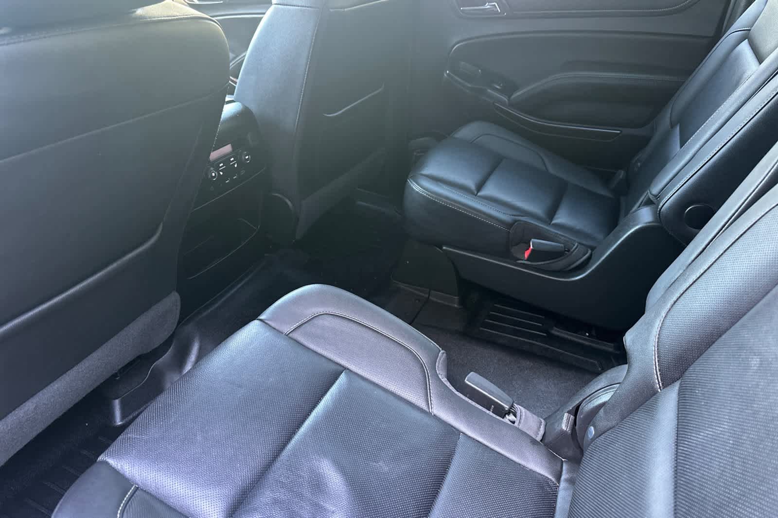 Used 2018 GMC Yukon XL SLT w/ Premium Edition AWD/4WD image 4