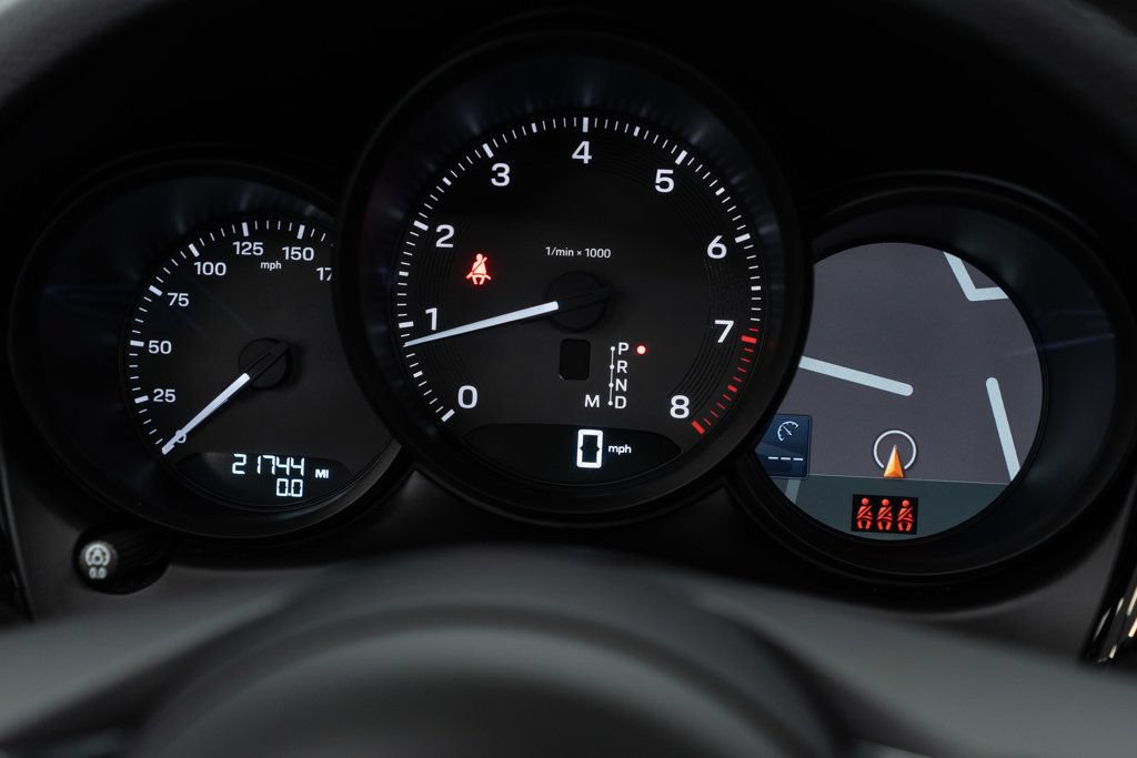 Used 2024 Porsche Macan AWD/4WD image 18