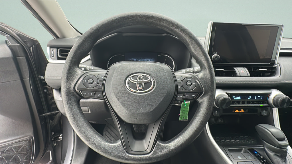 Used 2025 Toyota RAV4 LE AWD/4WD image 15