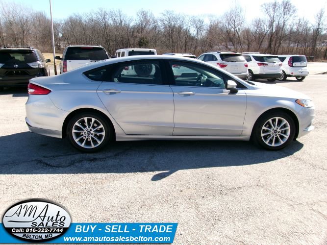 Used 2017 Ford Fusion SE image 5