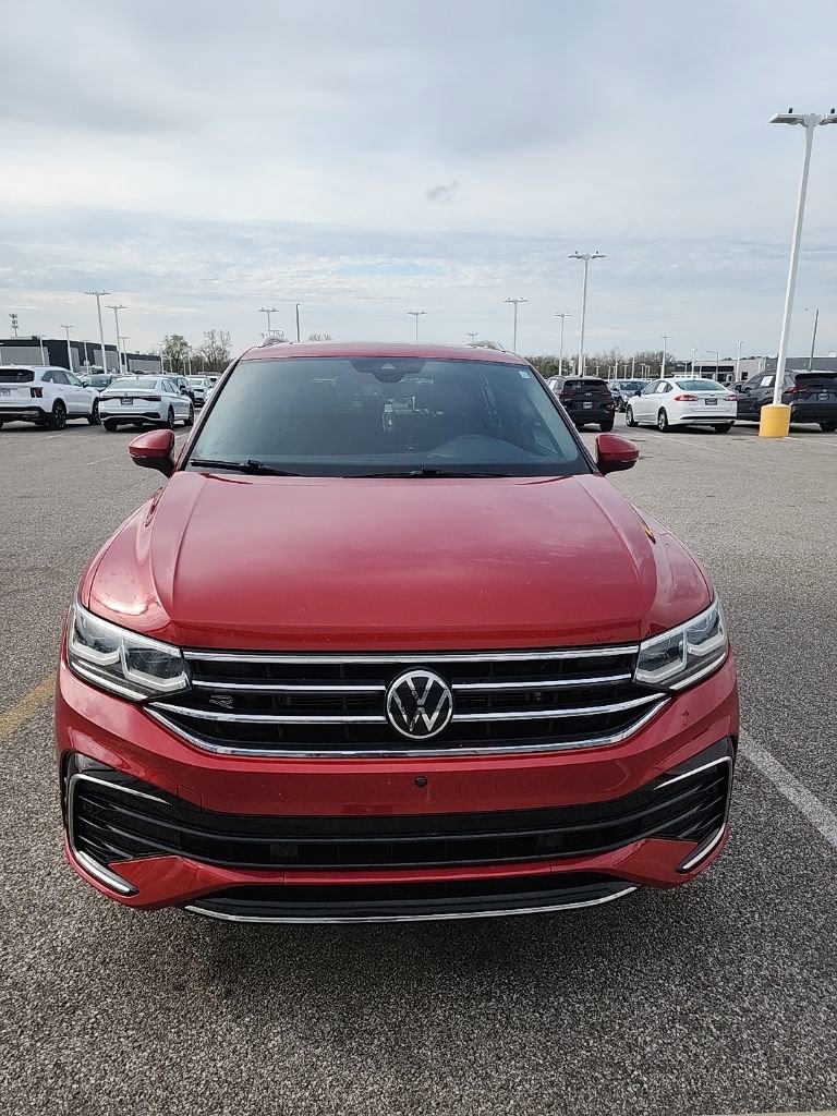 Used 2024 Volkswagen Tiguan SEL R-Line AWD/4WD image 2