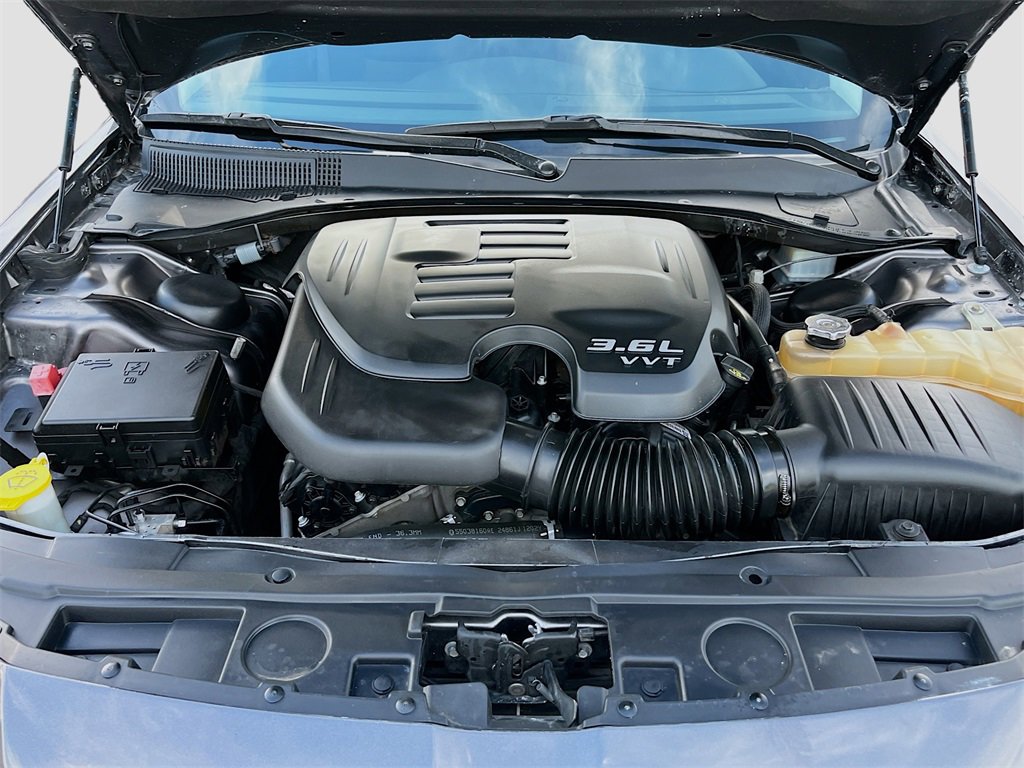 Used 2022 Chrysler 300 Touring w/ Sport Appearance Package image 28