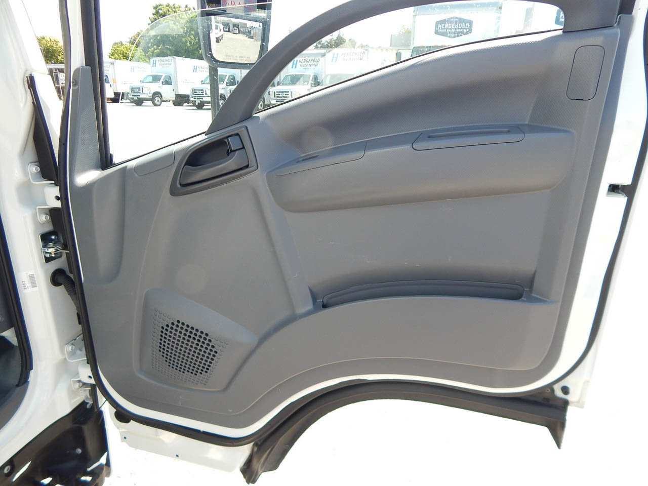 Used 2021 Isuzu NPR image 21