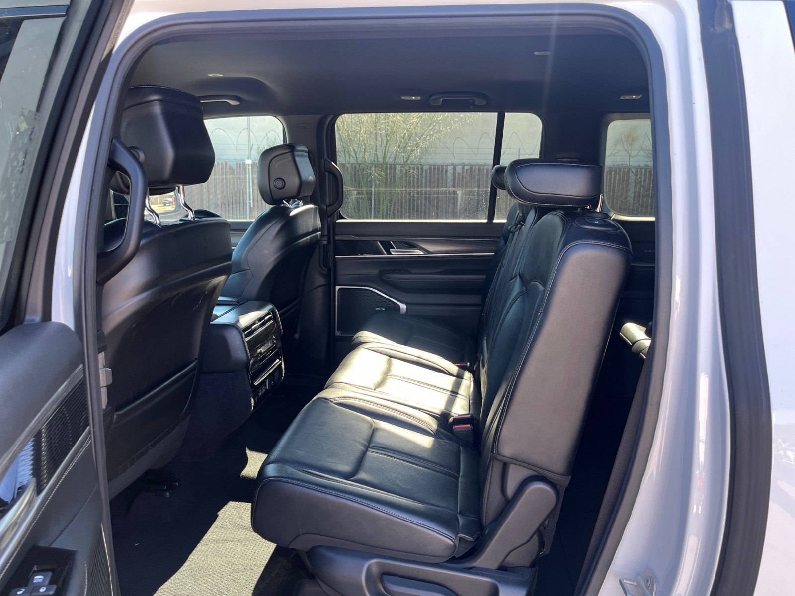 Certified 2024 Jeep Wagoneer L Series II image 16