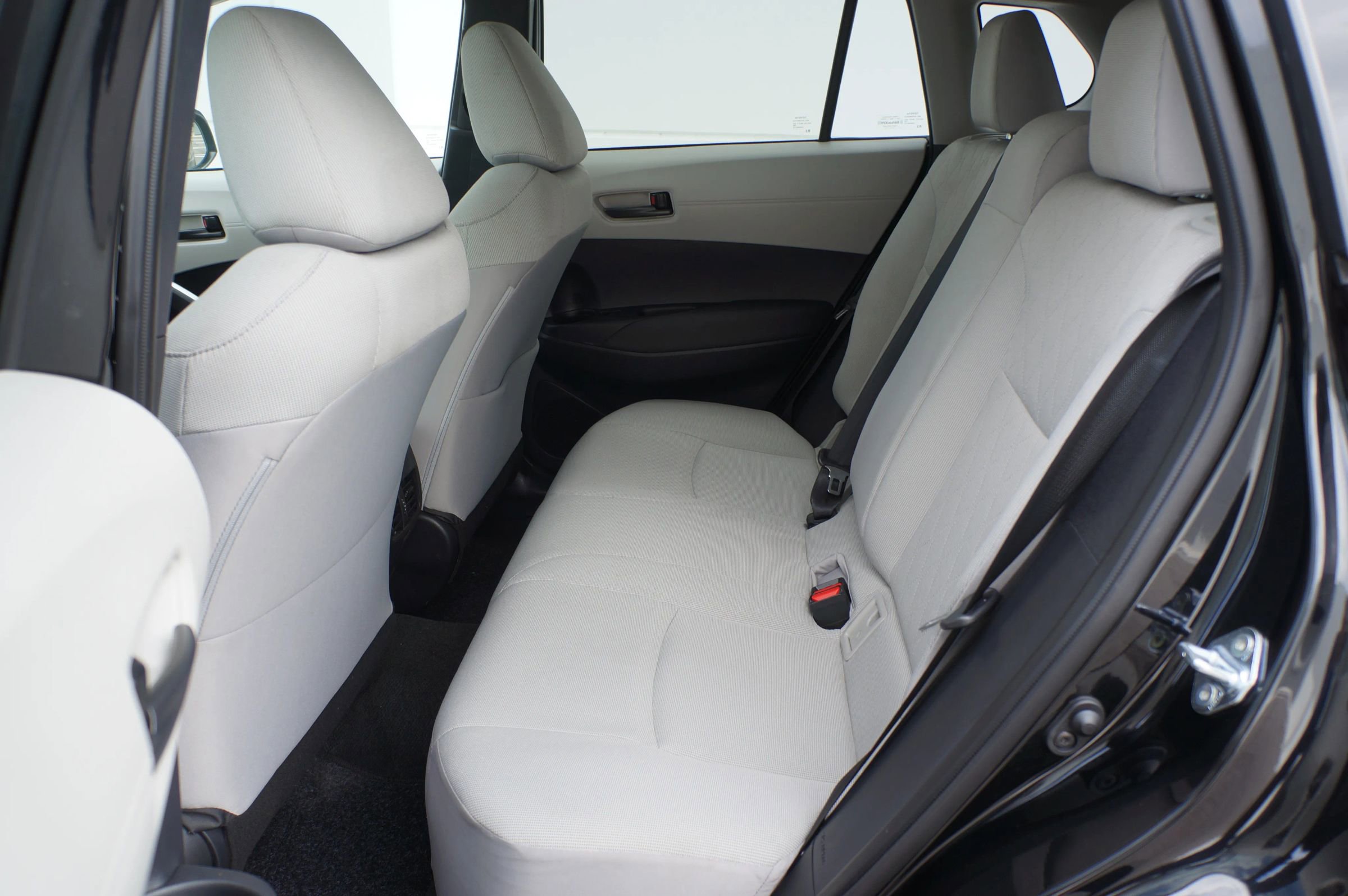 Used 2025 Toyota Corolla Cross LE image 31