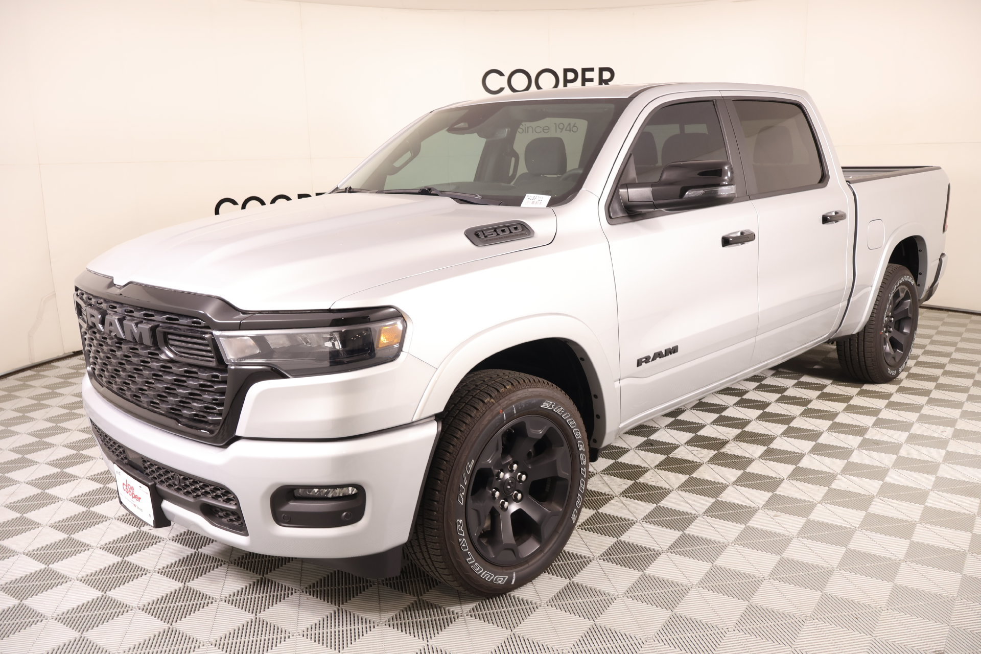 New 2026 RAM 1500 4x4 Crew Cab image 11
