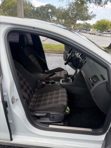 Used 2018 Volkswagen GTI SE FWD image 23