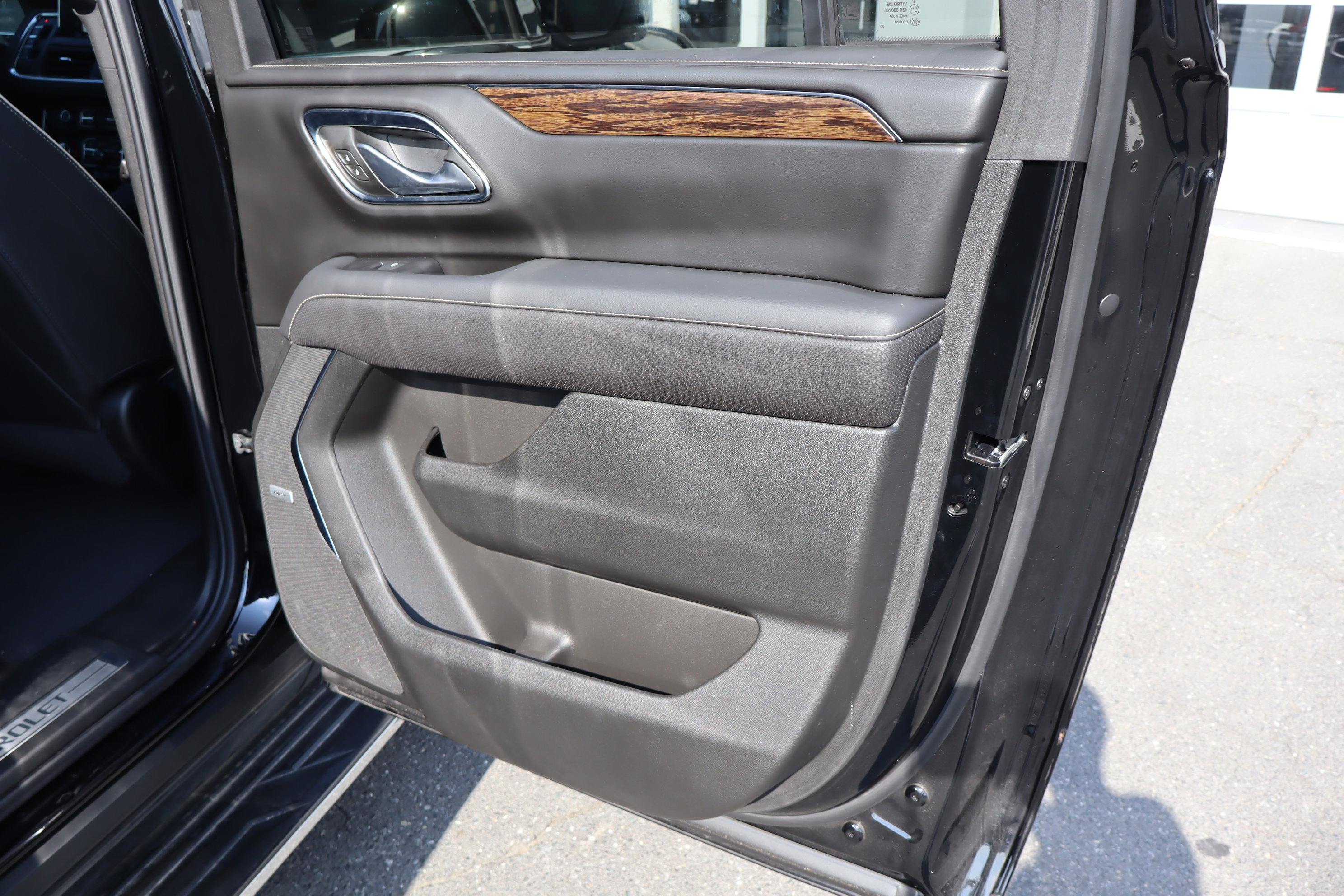 Certified 2024 Chevrolet Suburban Premier w/ Advanced Technology Package image 37