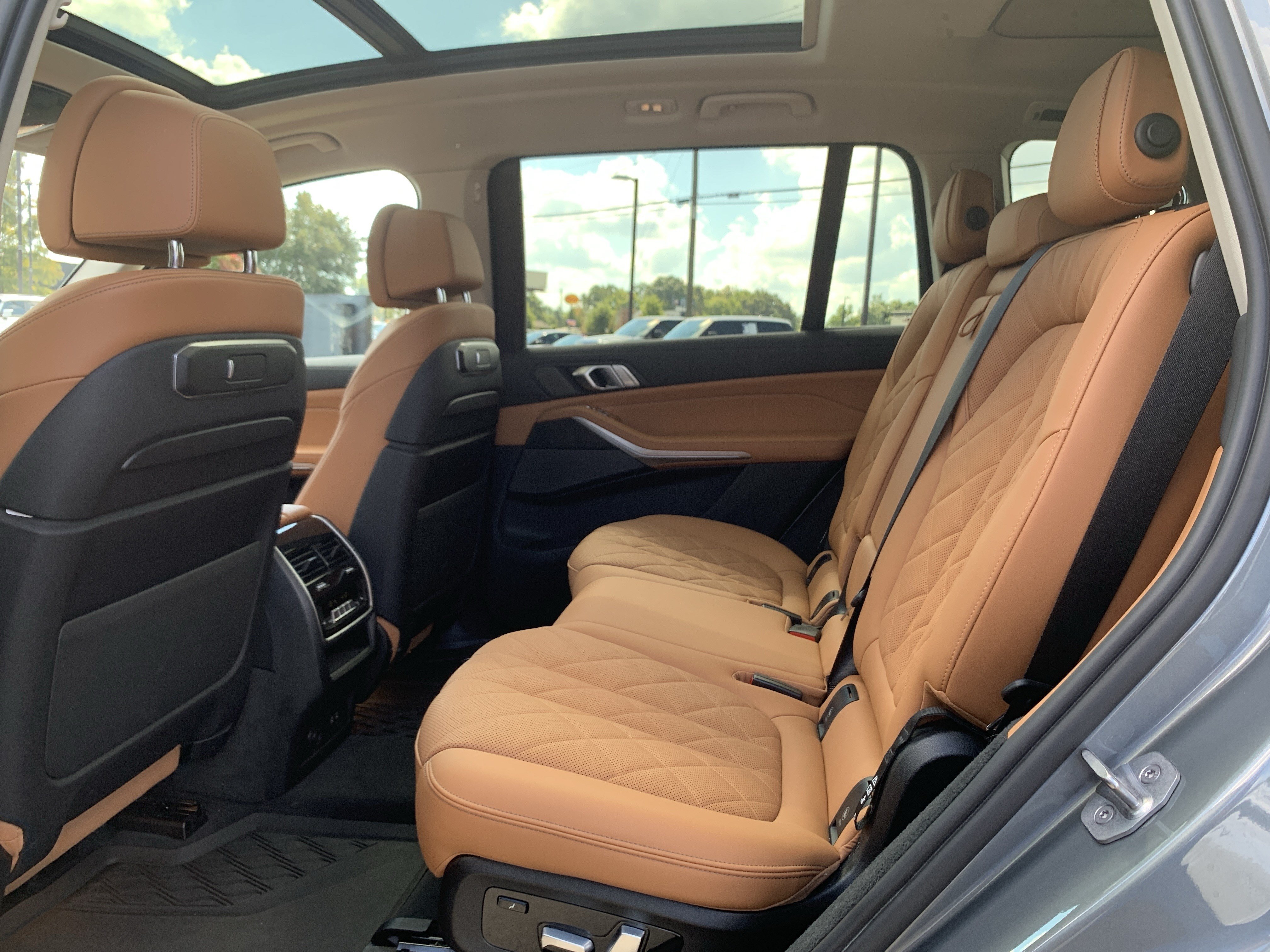 Used 2023 BMW X7 xDrive40i w/ Premium Package AWD/4WD image 32