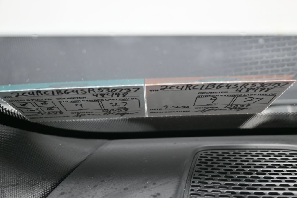 Used 2025 Chrysler Pacifica Select FWD image 8