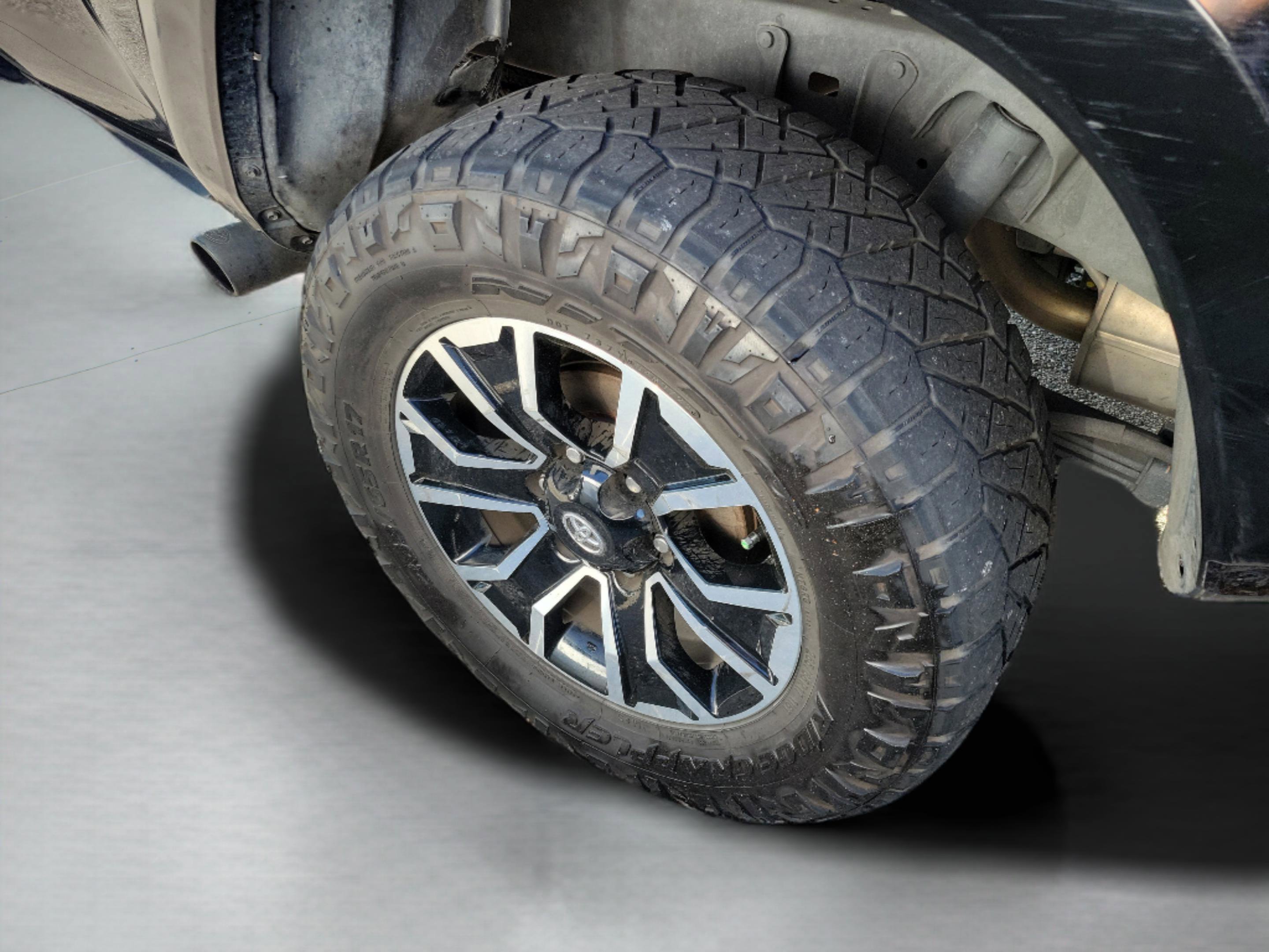 Used 2023 Toyota Tacoma TRD Sport w/ TRD Premium Sport Package image 18