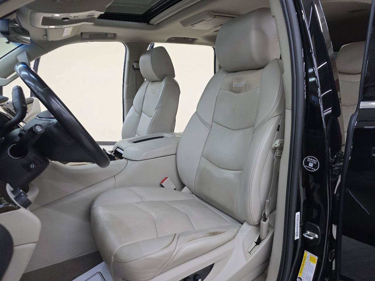 Used 2018 Cadillac Escalade Premium Luxury AWD/4WD image 18