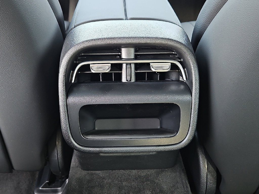 Used 2025 Mercedes-Benz E 350 Sedan image 17