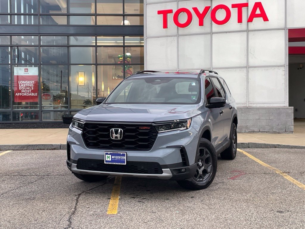Used 2025 Honda Pilot TrailSport image 1