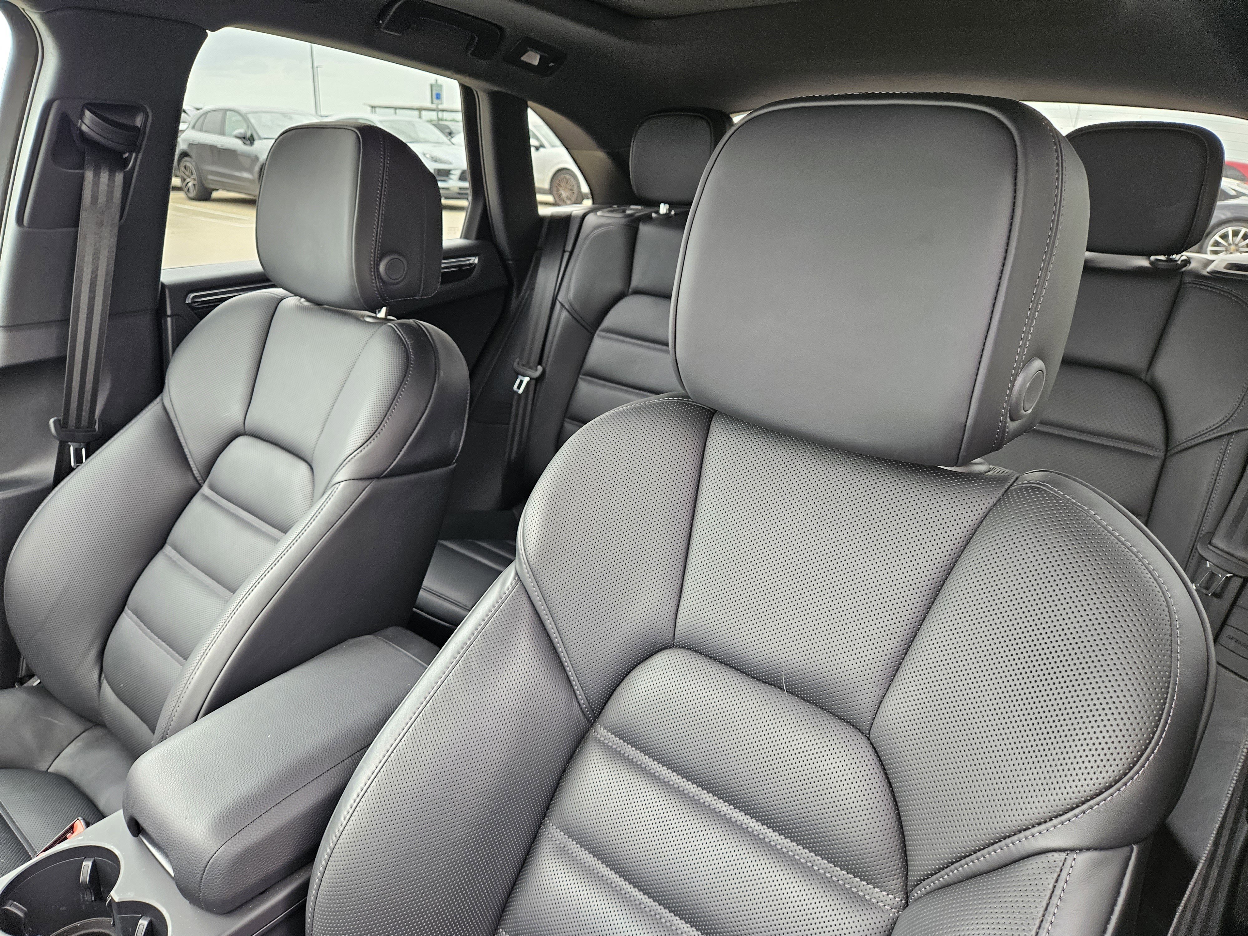 Used 2026 Porsche Macan image 6