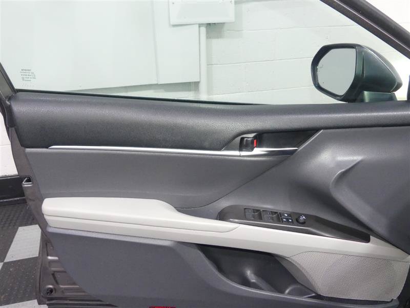 Used 2022 Toyota Camry SE w/ Cold Weather Package FWD image 18