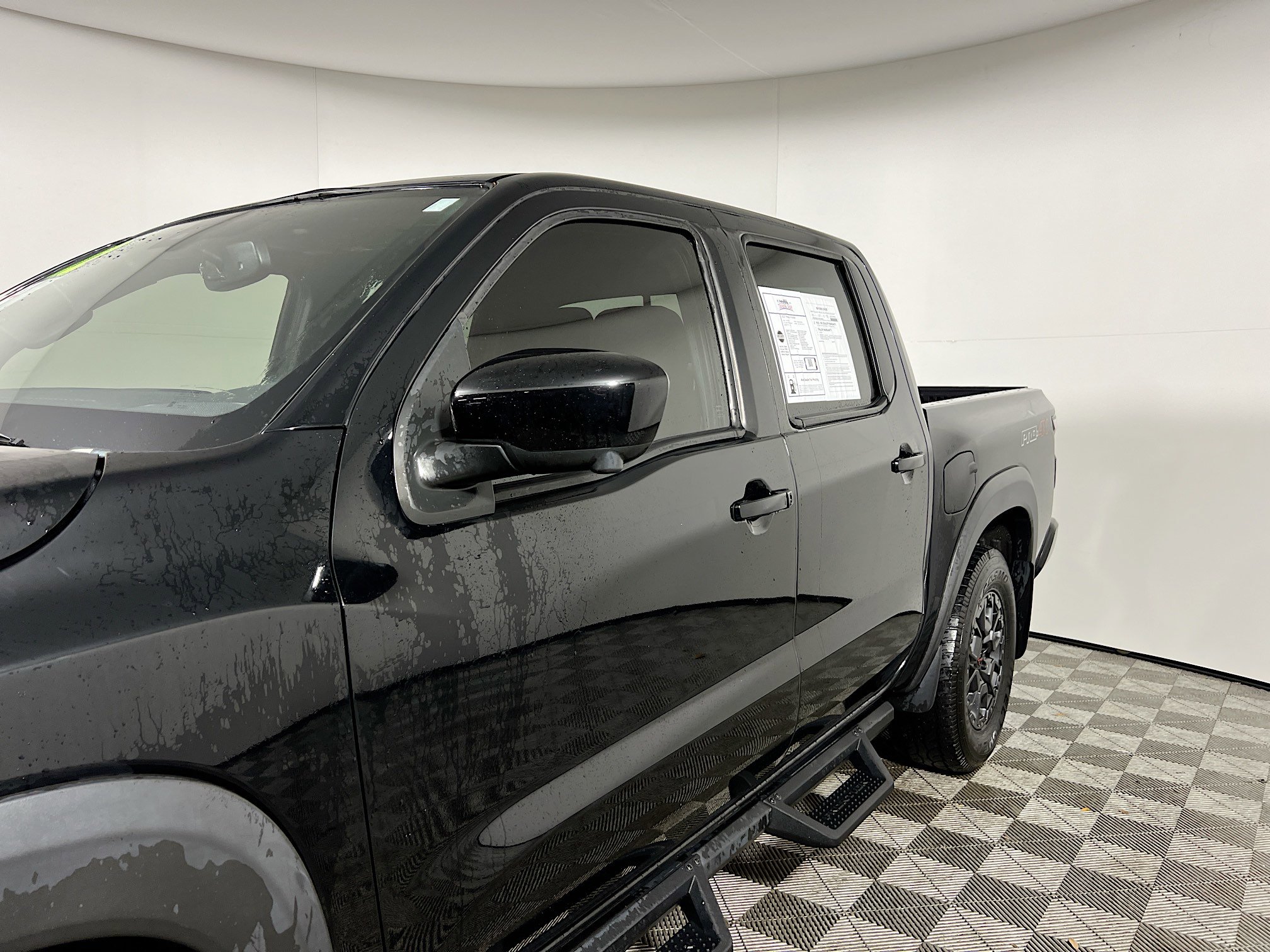 Used 2022 Nissan Frontier PRO-4X w/ Pro-4X Premium Package image 13