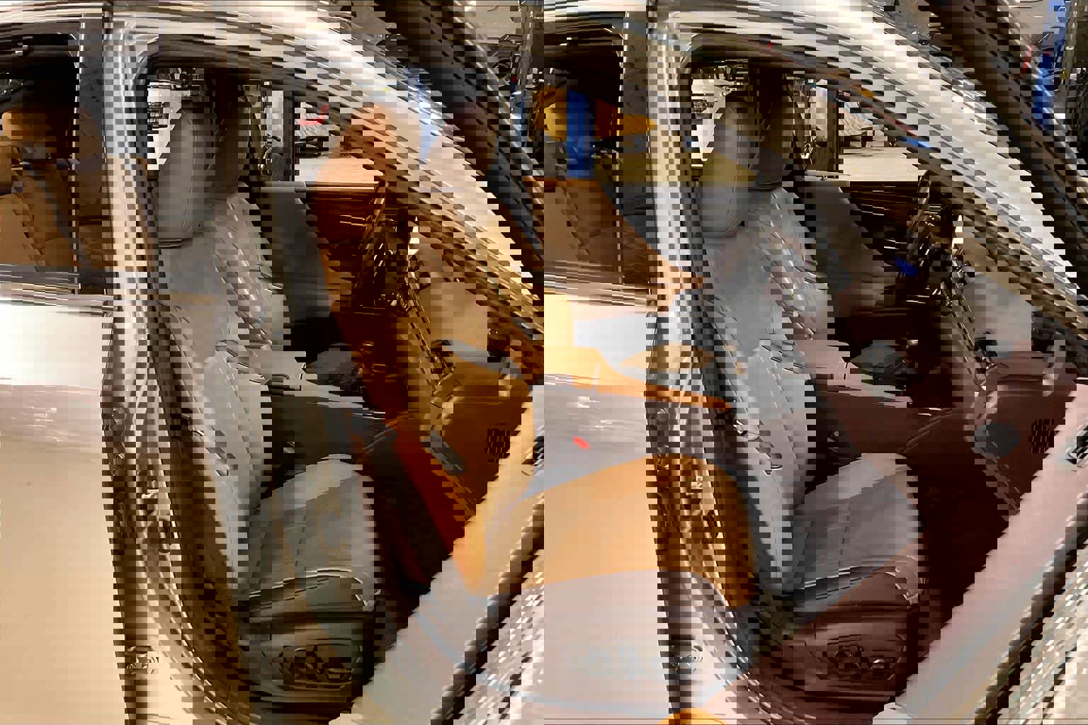 Used 2021 Lexus ES 300h Ultra Luxury w/ Accessory Package 2 image 9