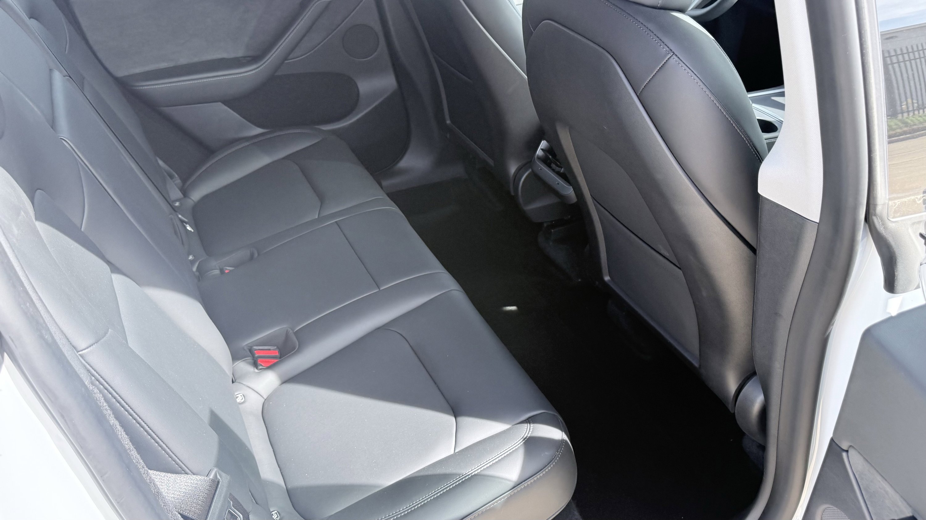 Used 2023 Tesla Model Y Long Range image 36